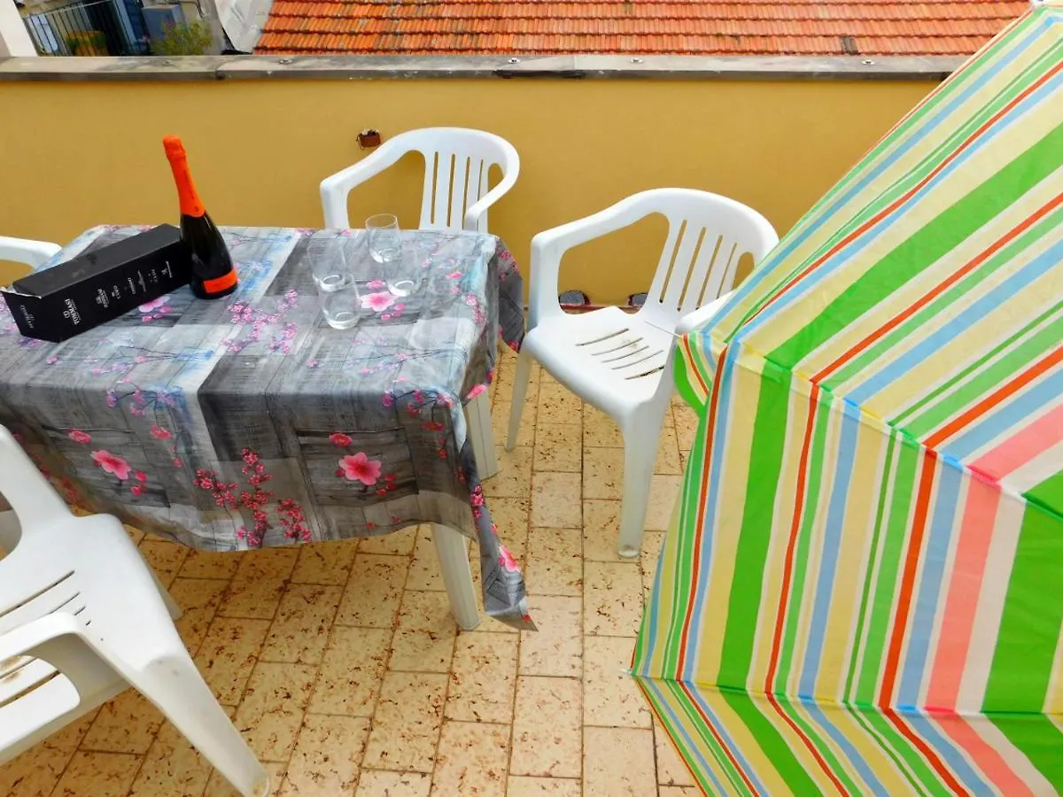 Terrazza Attrezzata, Levanto